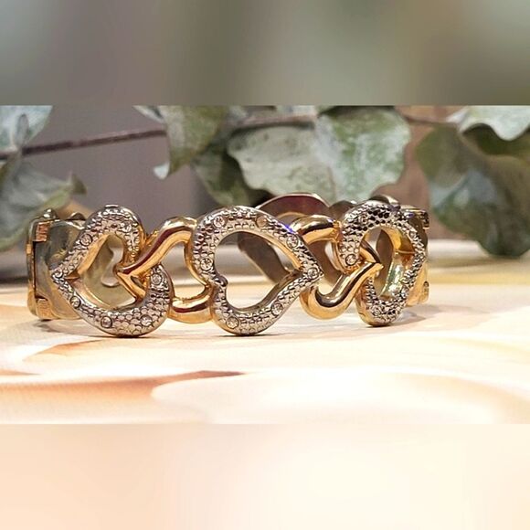 Goldtone cuff stylle bracelet with hearts - Picture 1 of 8